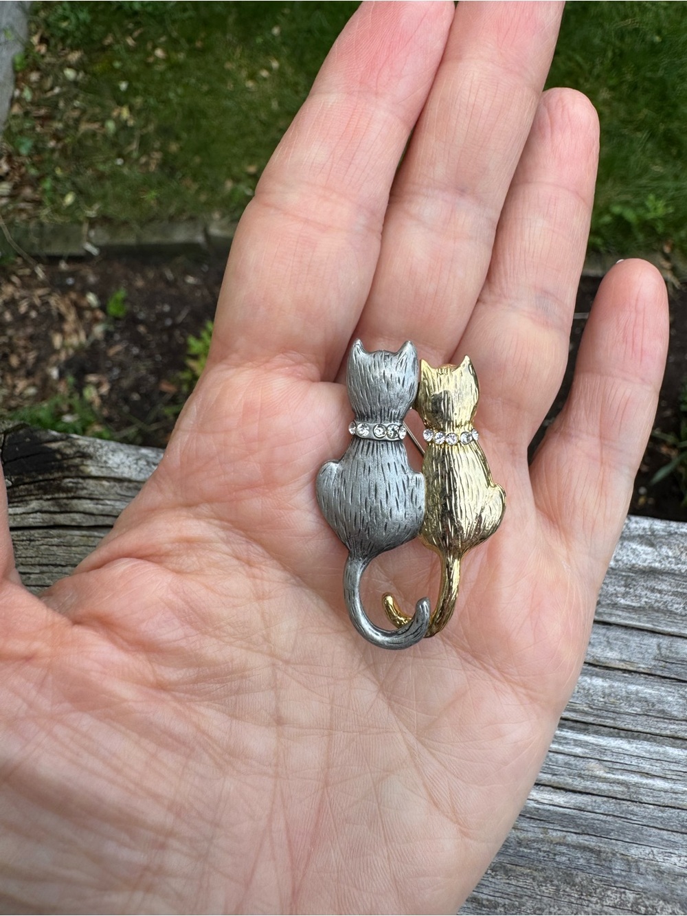 Vintage Two-Tone Cat Pair Brooch — Gold and Silver